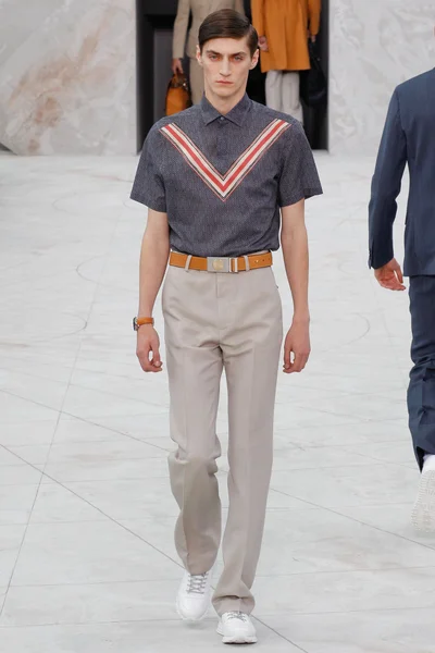 Look 3